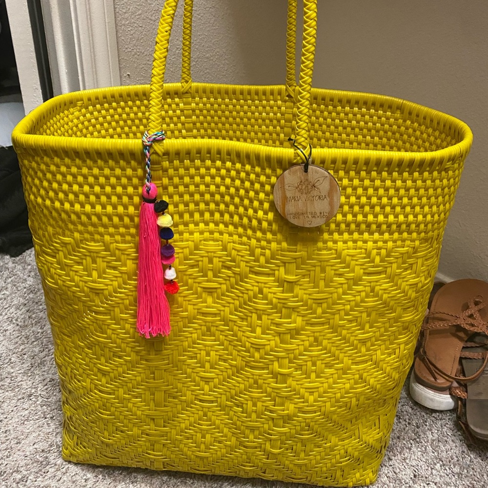 XL MARIA VICTORIA BAG!! FREE PINK TASSEL